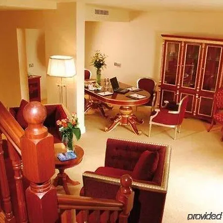 Knightsbrook & Golf מלון 4*