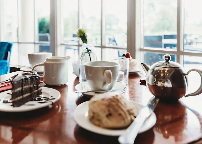 Отель Knightsbrook & Golf